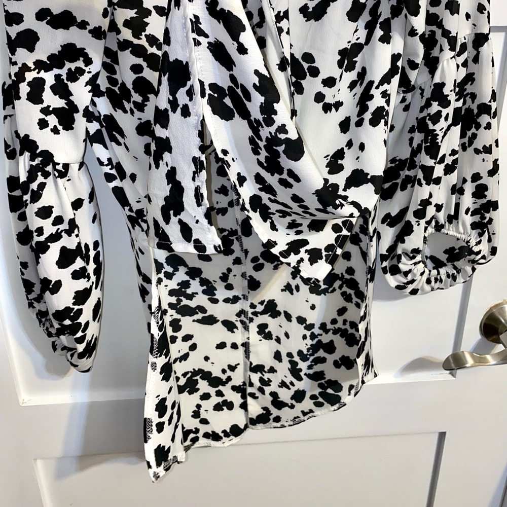 🔆 Host Pick - Black White High-Low Blouse - Picture 9 of 15